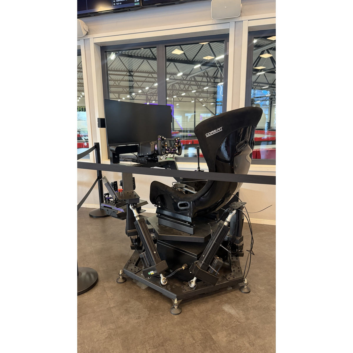 Conspit Full Motion Formel/GT Cockpit – 6-axlig motionplattform med Conspit-stol, ratt och pedaler